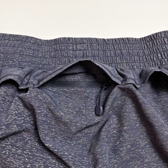 Lorna Jane Zip It Perforated Run Short Lined Grey Foil XXL - Picture 7 of 9